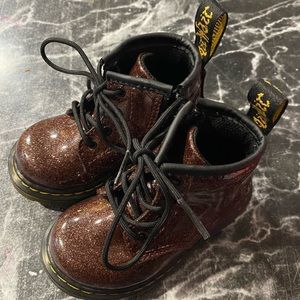 Dr. Martens 5C